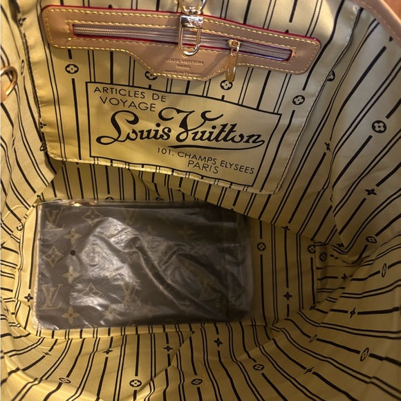 Ladies Stylish Monogram Purse/Tote - Picture 3 of 7